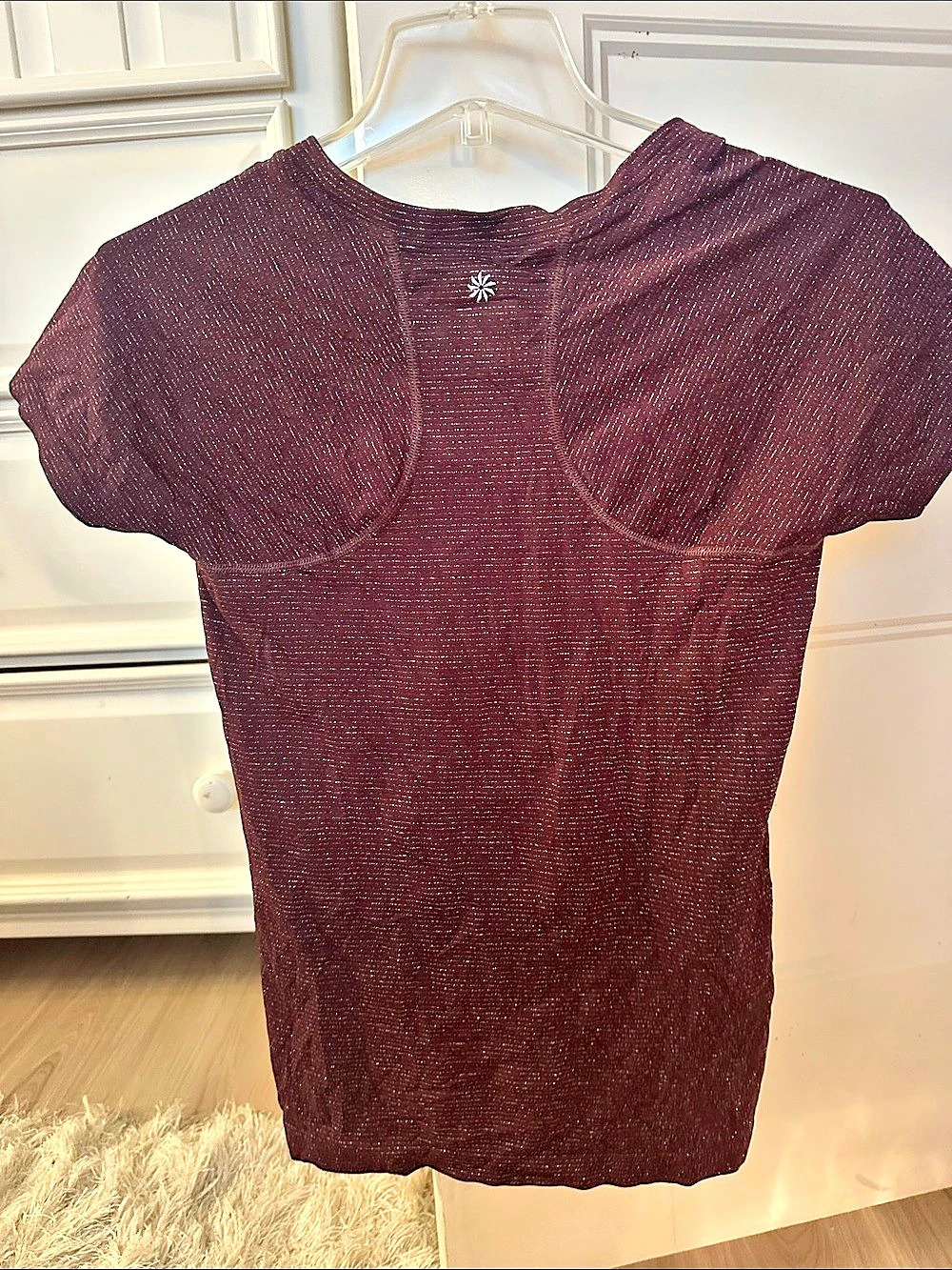 Athleta Momentum Seamless Tee Short Sleeve Top Maroon with Silver